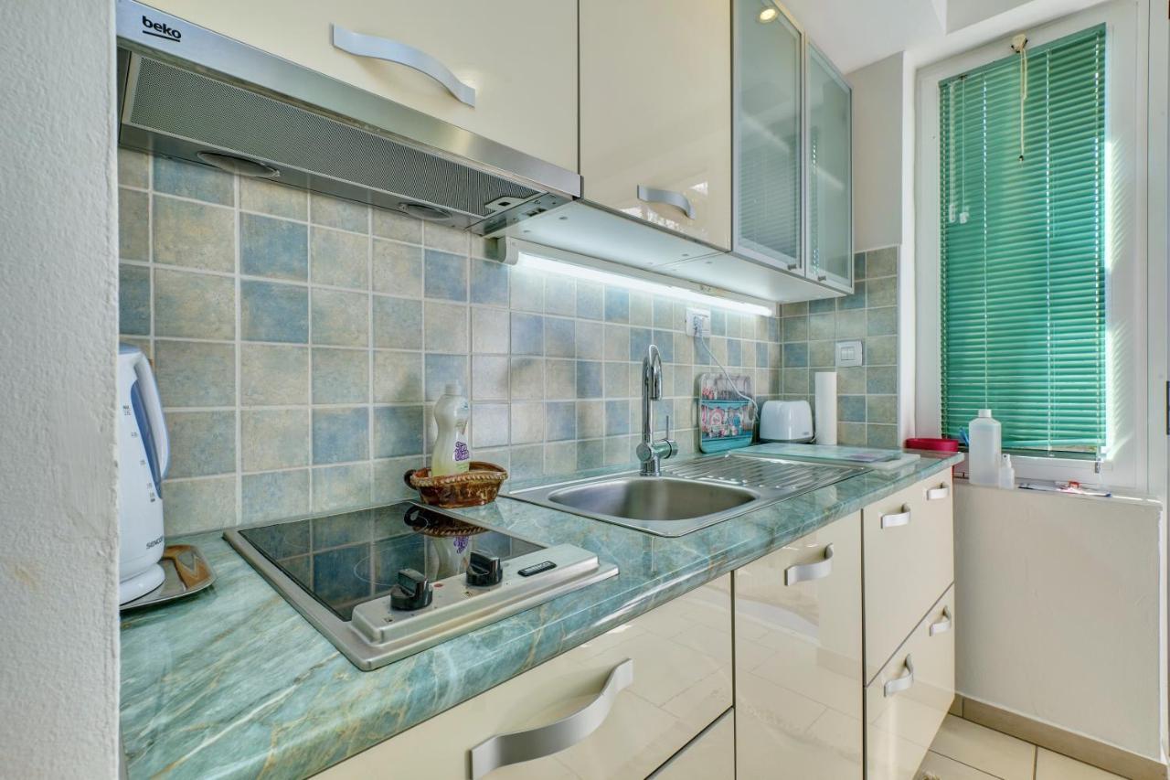 Apartment Neno - Terrace & Parking Veli Losinj Luaran gambar