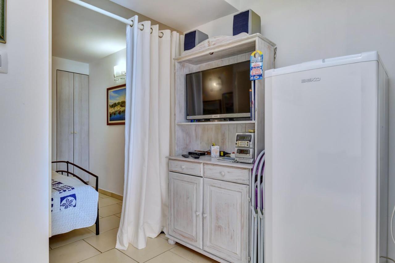 Apartment Neno - Terrace & Parking Veli Losinj Luaran gambar
