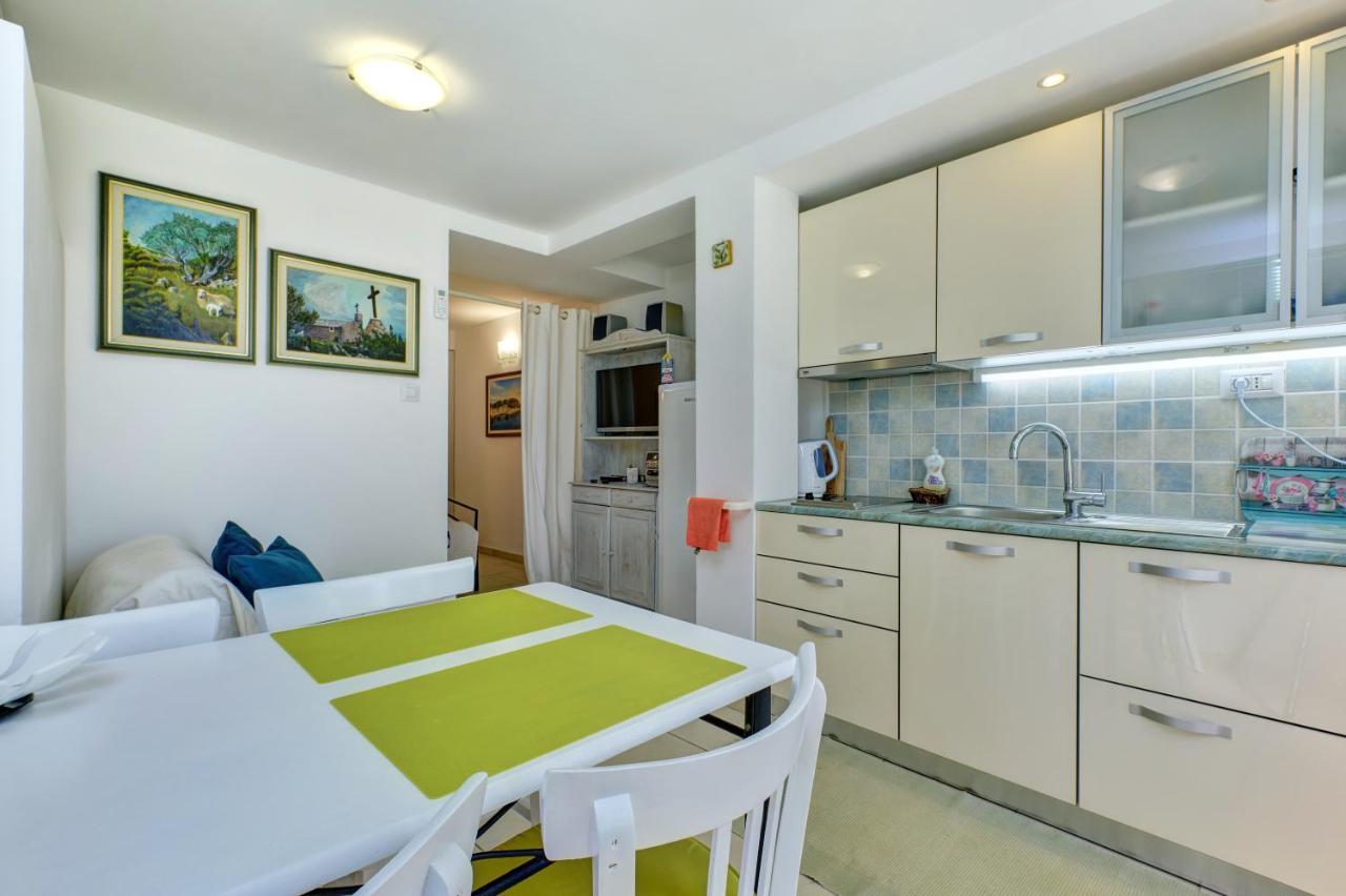 Apartment Neno - Terrace & Parking Veli Losinj Luaran gambar
