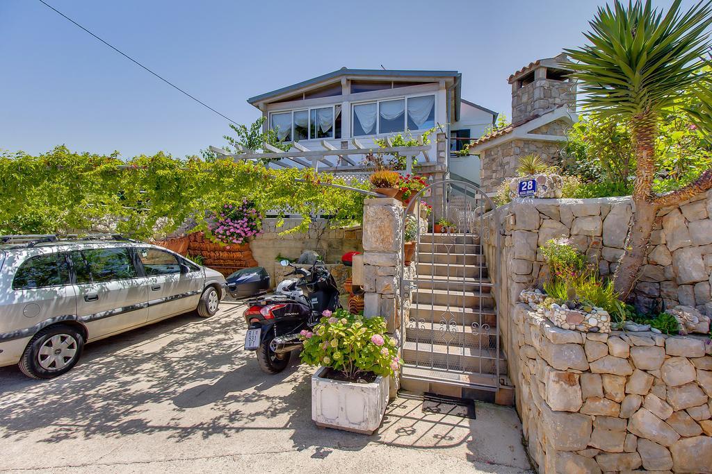 Apartment Neno - Terrace & Parking Veli Losinj Luaran gambar