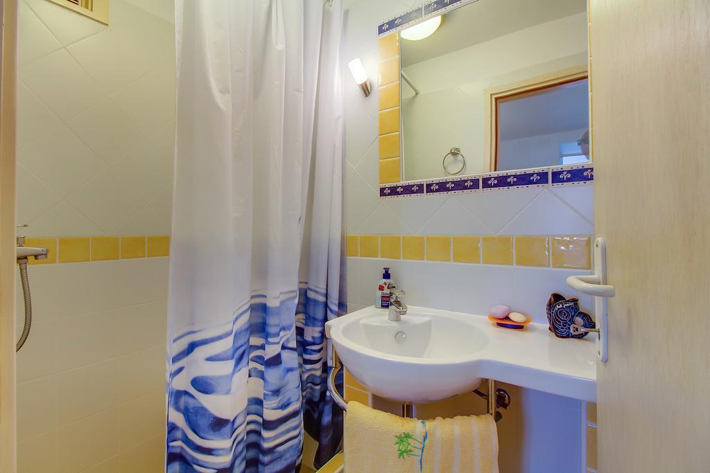 Apartment Neno - Terrace & Parking Veli Losinj Luaran gambar